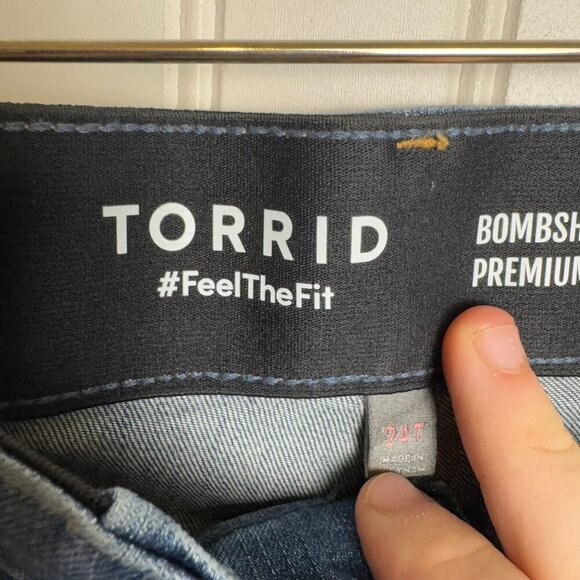 Torrid Bombshell Skinny Medium Wash Premium Denim Jeans Size 24T - Picture 8 of 9